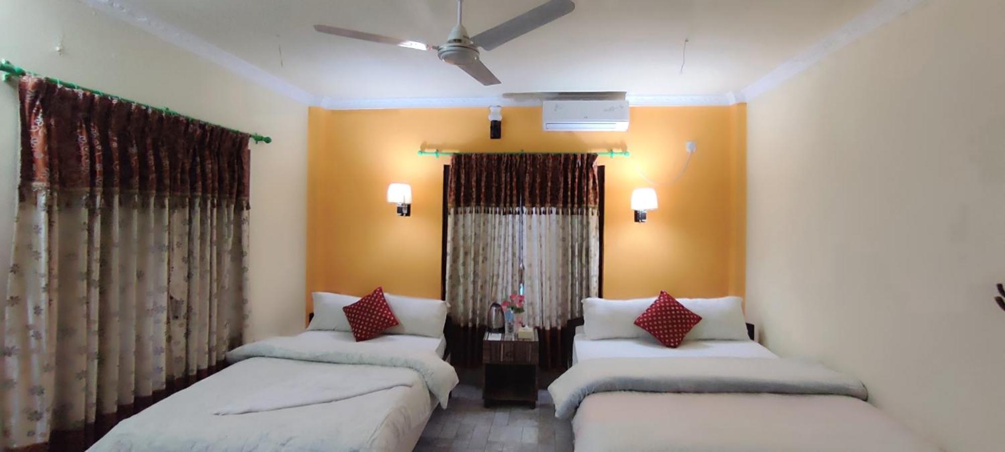 Hotel Rhino Land-Sauraha Family Home Exterior foto