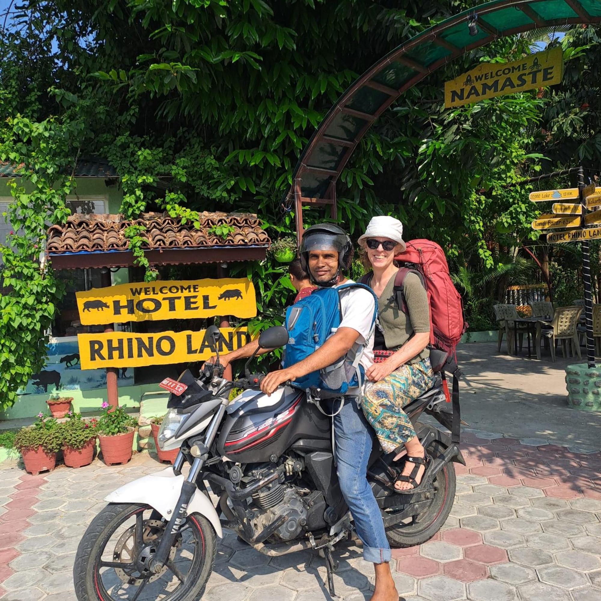 Hotel Rhino Land-Sauraha Family Home Exterior foto